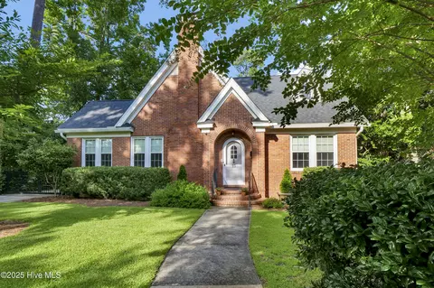 15 Forest Hills Dr, Wilmington, NC 28403