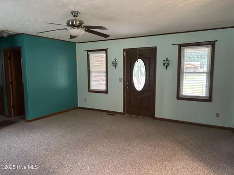 553 Horseshoe Cir, Mccoll, SC 29570 photo 6