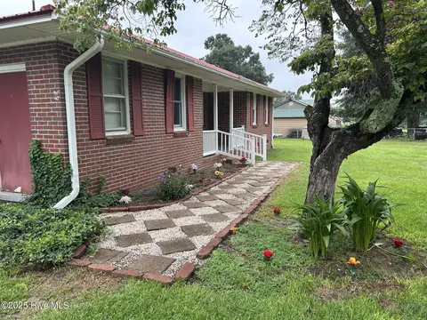 553 Horseshoe Cir, Mccoll, SC 29570 photo 2