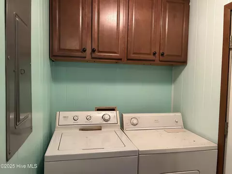 553 Horseshoe Cir, Mccoll, SC 29570 photo 8