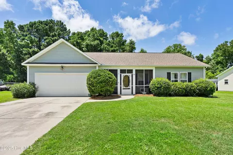 112 S Stone Dr, Sneads Ferry, NC 28460