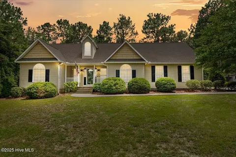 114 Rothbury Dr, Carthage, NC 28327