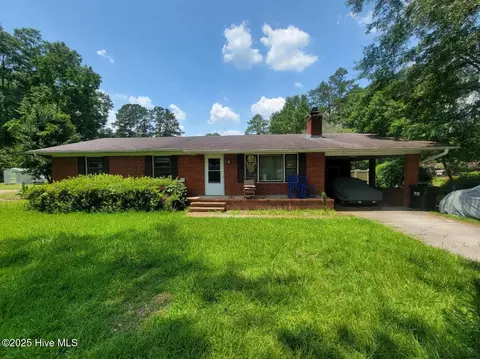 307 N Orange St, Wallace, NC 28466