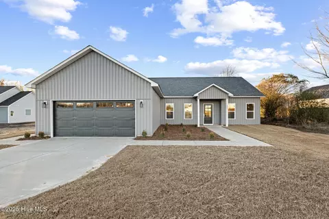 297 Haywood Dr, Richlands, NC 28574