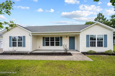 525 Cherry Blossom Ln, Richlands, NC 28574