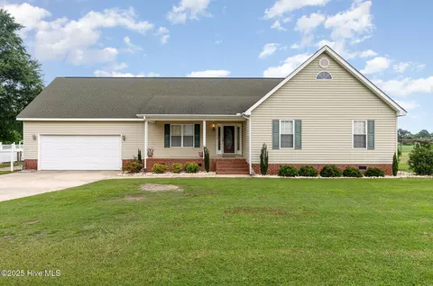 260 Naylor School Rd, Roseboro, NC 28382