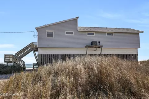 464 Topsail Rd, North Topsail Beach, NC 28460