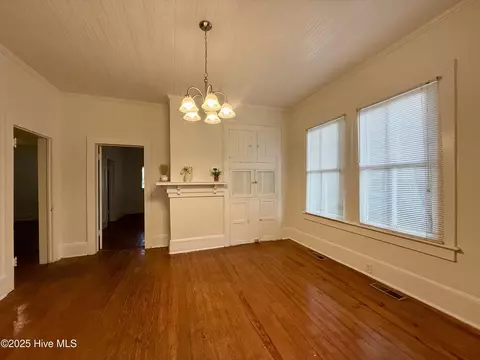Living - 604 E 8th St, Washington, NC 27889 photo 3 of 7