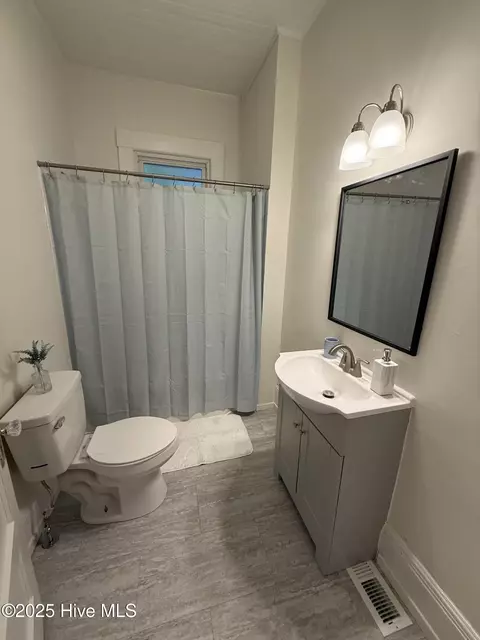 Bath - 604 E 8th St, Washington, NC 27889 photo 1 of 3
