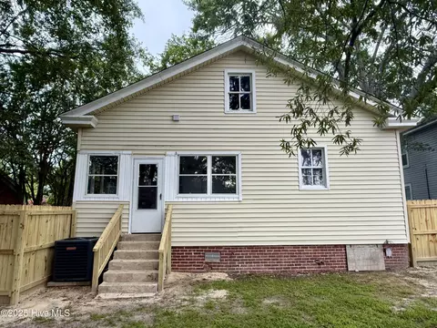 Exterior - 604 E 8th St, Washington, NC 27889 photo 3 of 10