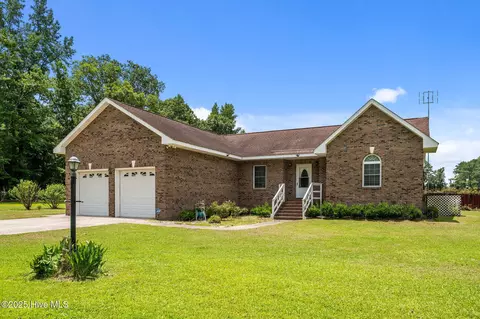 102 Carls Woods Dr, Pinetown, NC 27865