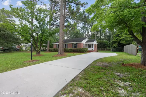 410 N Crestwood Dr, Wilmington, NC 28405