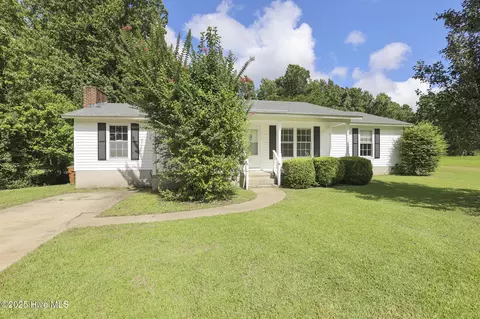 110 Fieldcrest Dr, Jacksonville, NC 28546