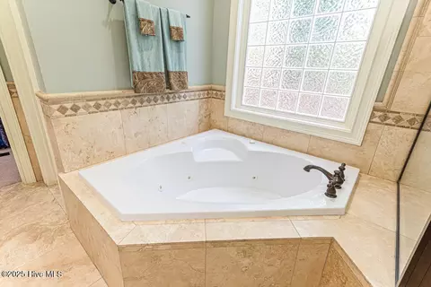 Bath - 38 Kilbride Dr, Pinehurst, NC 28374 photo 3 of 6