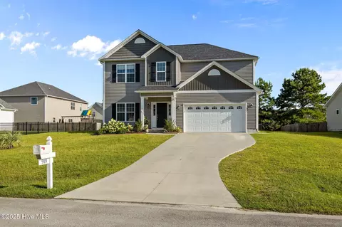 919 Eastman Creek Dr, Beaufort, NC 28516