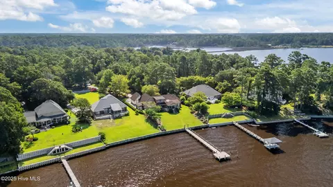 138 White Oak Bluff Rd, Stella, NC 28582