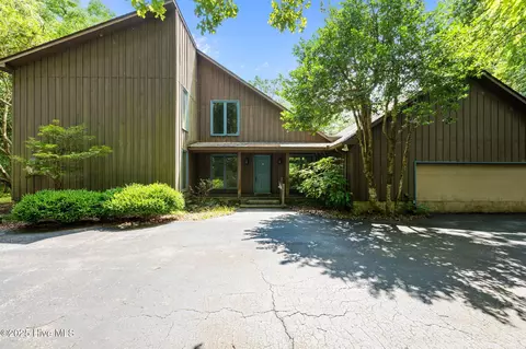 449 Gatewood Dr, New Bern, NC 28562