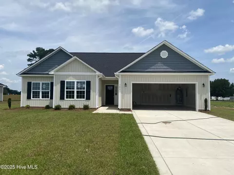 102 Nova Pl, Pikeville, NC 27863