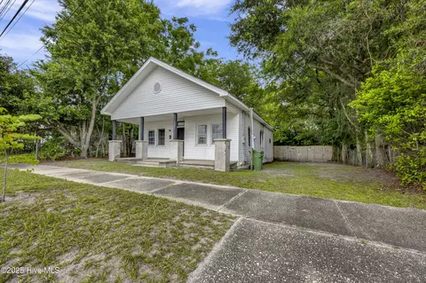 1007 S 10th St, Wilmington, NC 28401
