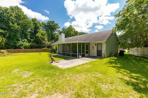 103 W Pebble Ct, Jacksonville, NC 28546