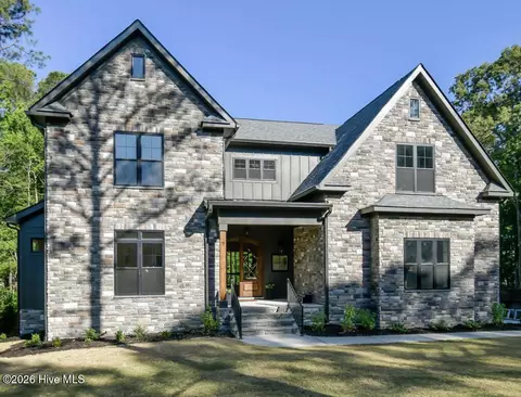 7 Goldenrod Dr, Whispering Pines, NC 28327