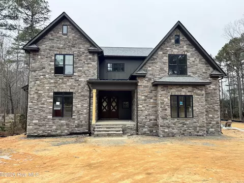 7 Goldenrod Dr, Whispering Pines, NC 28327