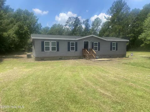 7641 Joe Brown Hwy N, Bladenboro, NC 28320