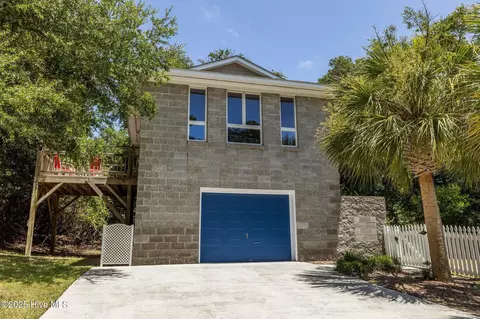 412 Wild Cherry Ln, Emerald Isle, NC 28594