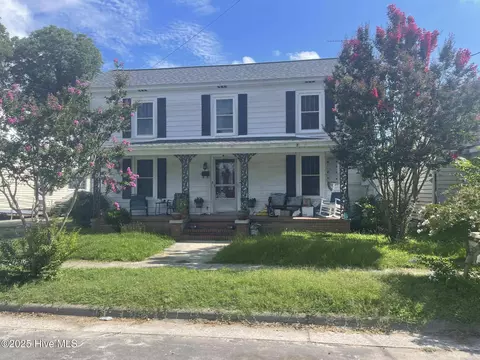 216 E 7th St, Washington, NC 27889