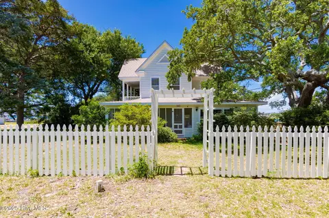 142 Rush Point Rd, Harkers Island, NC 28531