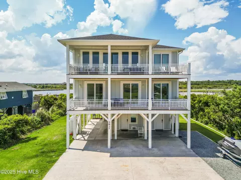 3611 Island Dr, North Topsail Beach, NC 28460