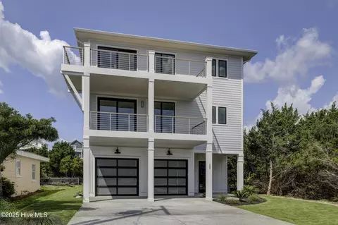 107 Raleigh Ave, Surf City, NC 28445