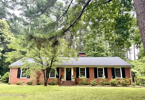 711 Stuart Dr, Sanford, NC 27330