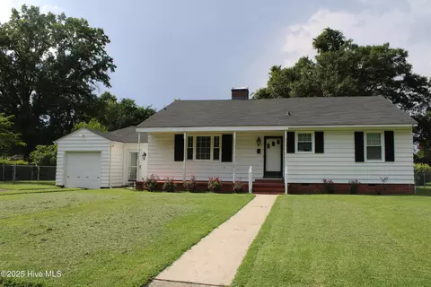 707 Cameron Dr, Kinston, NC 28501