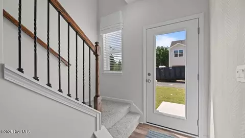 Entry Way - 2025 Clock Rd, New Bern, NC 28562 photo 7 of 8