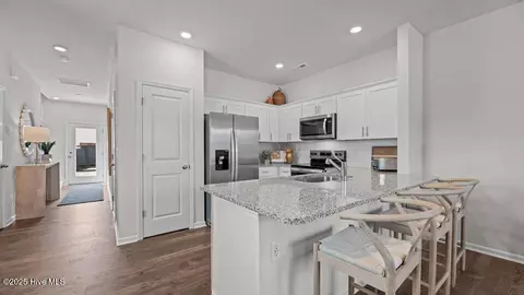Entry Way - 2025 Clock Rd, New Bern, NC 28562 photo 3 of 8