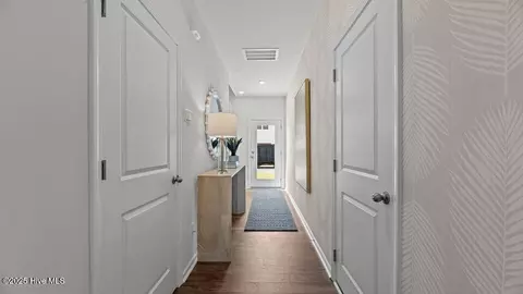 Entry Way - 2025 Clock Rd, New Bern, NC 28562 photo 5 of 8