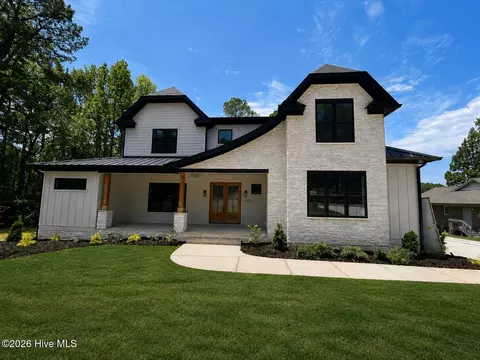 15 Goldenrod Dr, Whispering Pines, NC 28327