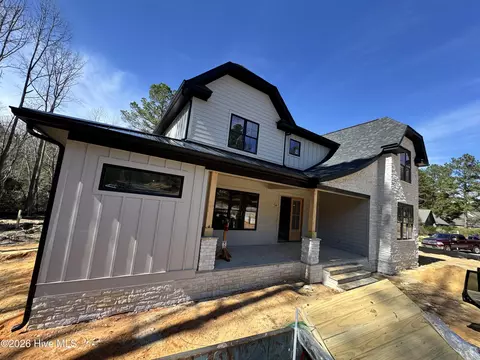 15 Goldenrod Dr, Whispering Pines, NC 28327