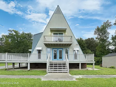 211 Country Club Blvd, Jacksonville, NC 28540