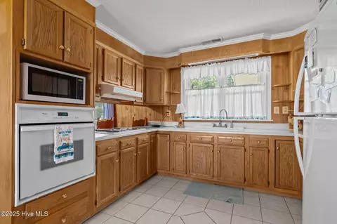 Kitchen - 233 Shell Hill Rd, Sea Level, NC 28577 photo 2 of 6