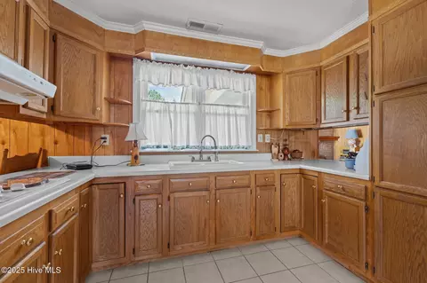 Kitchen - 233 Shell Hill Rd, Sea Level, NC 28577 photo 3 of 6