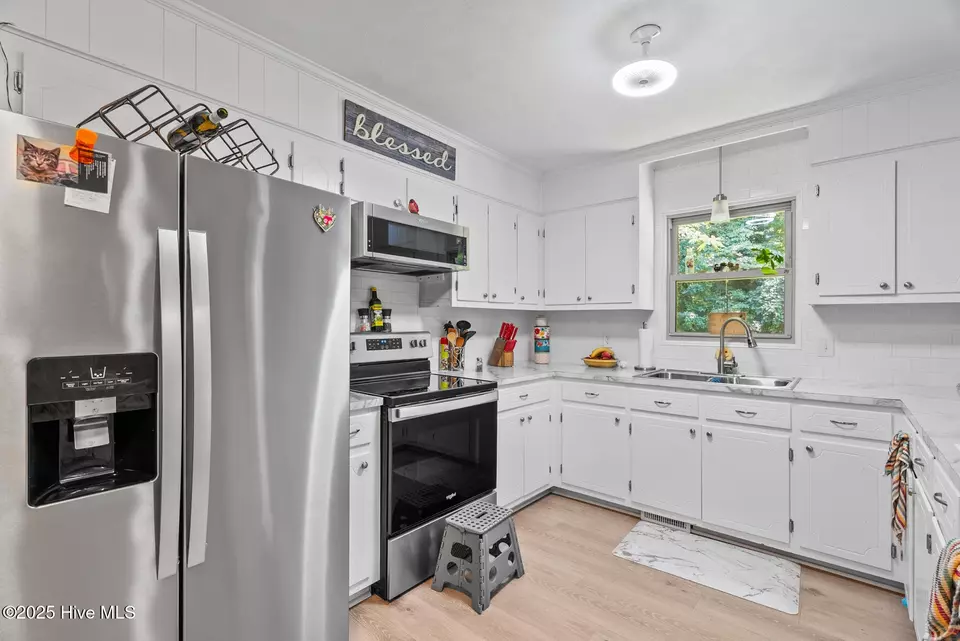 Kitchen - 1613 Ulster Dr, Elizabeth City, NC 27909 photo 5 of 5