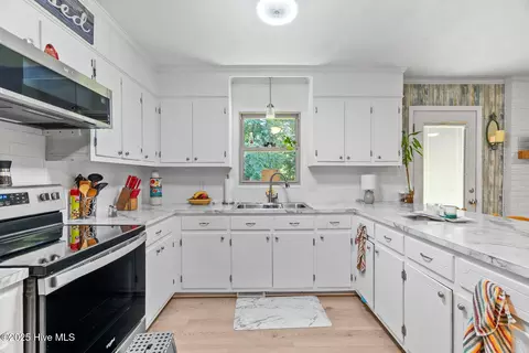 Kitchen - 1613 Ulster Dr, Elizabeth City, NC 27909 photo 1 of 5