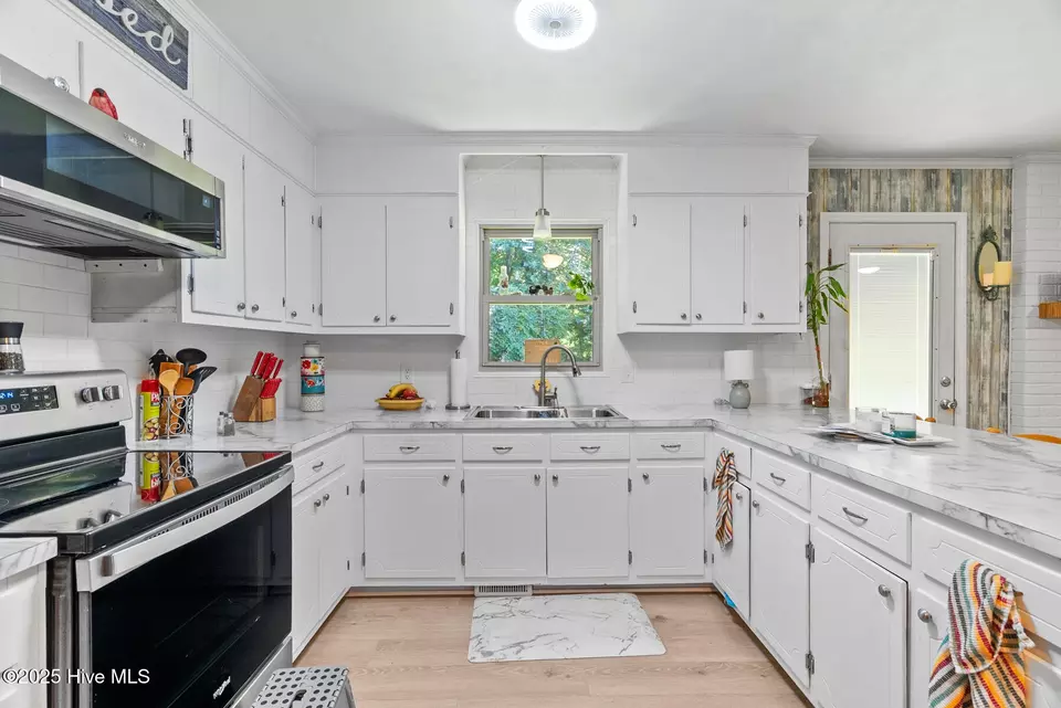 Kitchen - 1613 Ulster Dr, Elizabeth City, NC 27909 photo 1 of 5