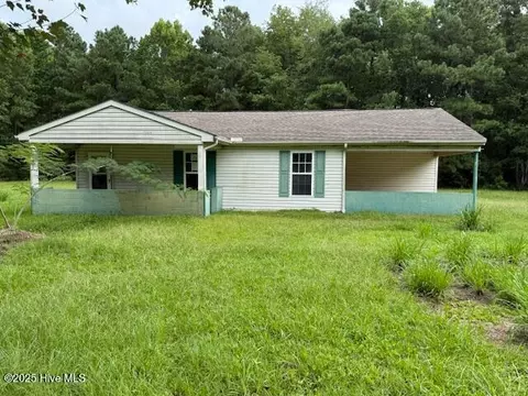 293 Crows Nest Rd, Beaufort, NC 28516