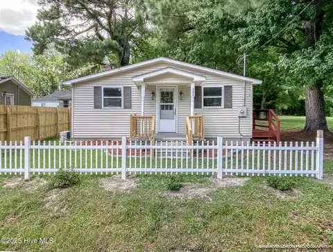 204 Pinewood Ave, Elizabeth City, NC 27909