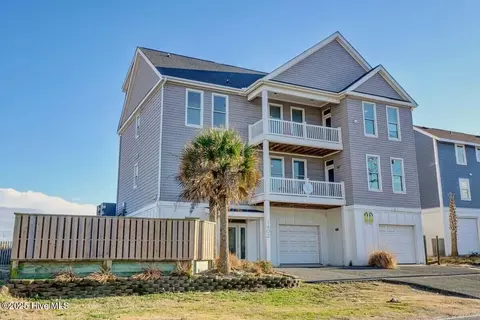 1402 S Shore Dr, Surf City, NC 28445