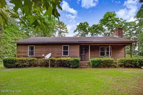 112 Woodard Ln, La Grange, NC 28551