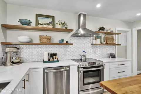 1716 Azalea Dr, Wilmington, NC 28403